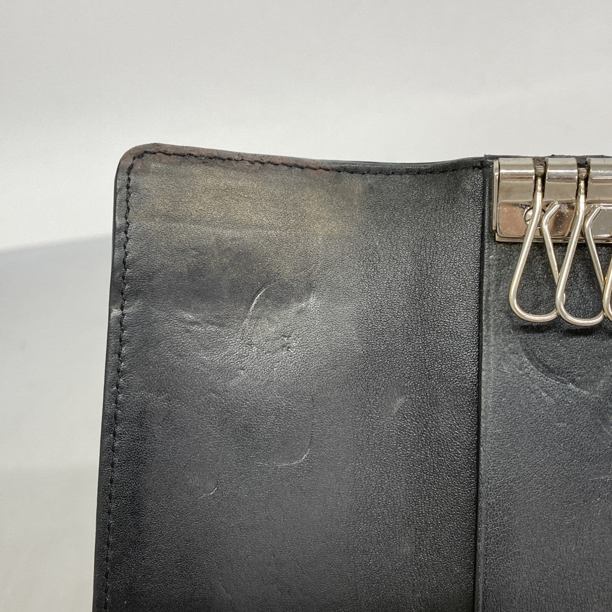 ★SALE【5he5490-h】シャネル キーケース カメリア パテントレザー ブラック シルバー金具【中古】レディース