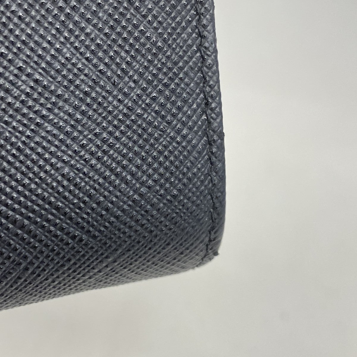【5he5505-h】プラダ 三つ折り財布 サフィアーノ レザー ブラック ゴールド金具【中古】レディース