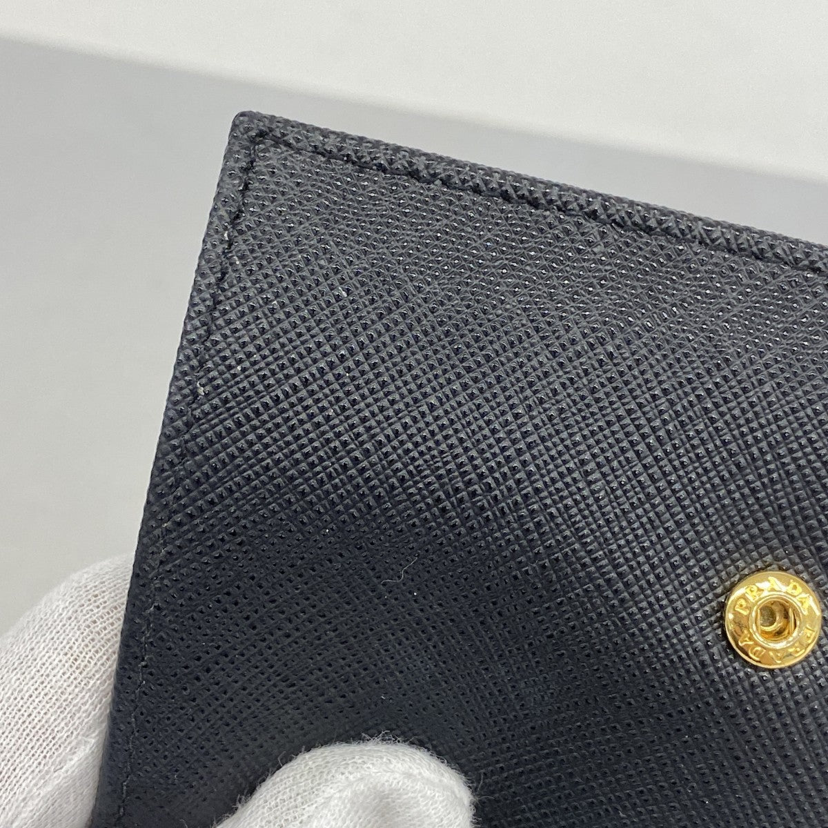 【5he5505-h】プラダ 三つ折り財布 サフィアーノ レザー ブラック ゴールド金具【中古】レディース