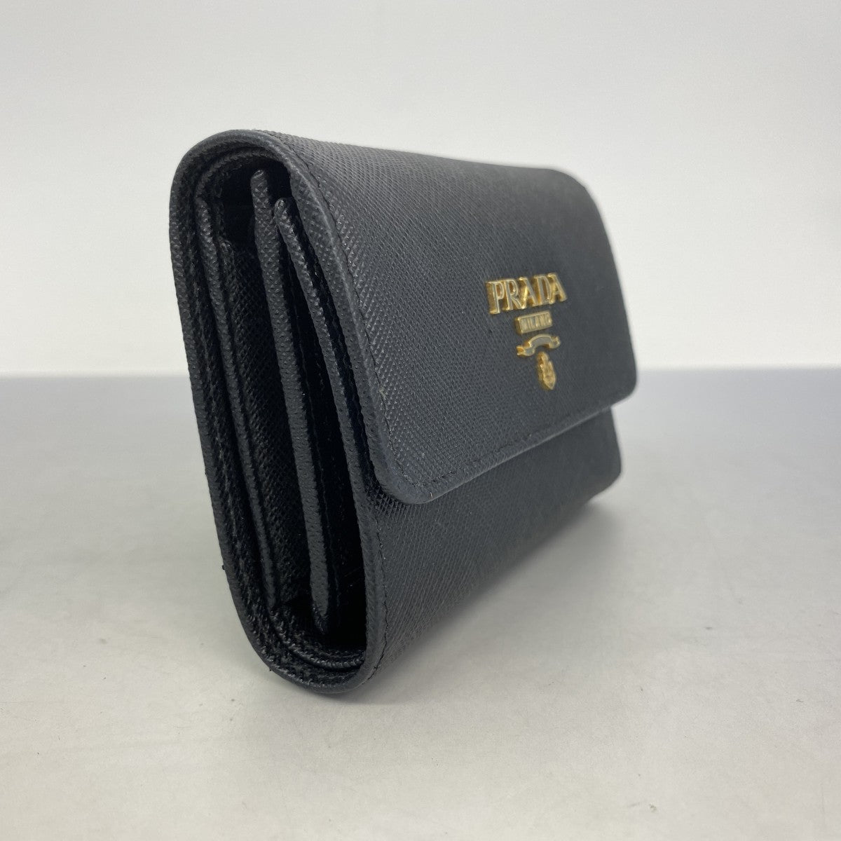 【5he5505-h】プラダ 三つ折り財布 サフィアーノ レザー ブラック ゴールド金具【中古】レディース
