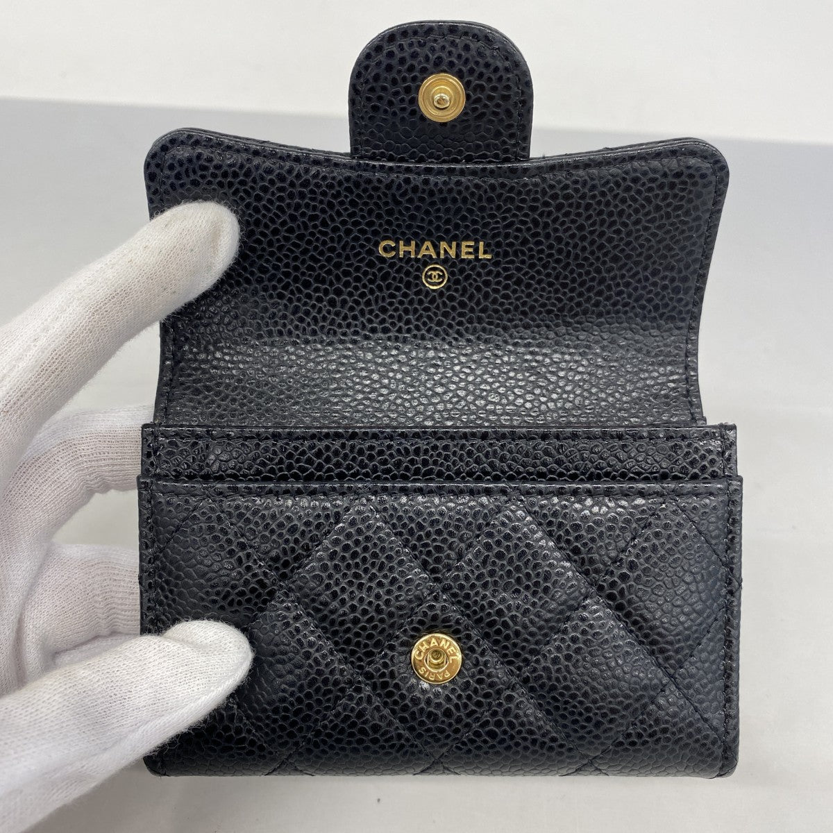 【5he5527-h】シャネル カードケース マトラッセ キャビアスキン ブラック ゴールド金具【中古】レディース