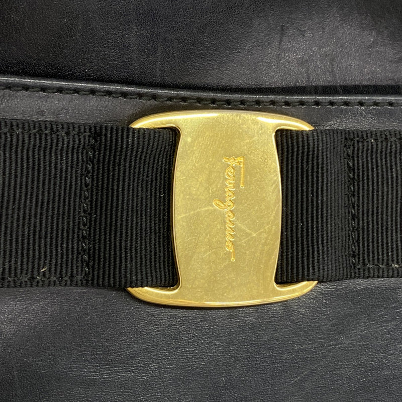 ★SALE【5he5620-h】サルヴァトーレフェラガモ ショルダーバッグ ヴァラ レザー ブラック ゴールド金具【中古】レディース