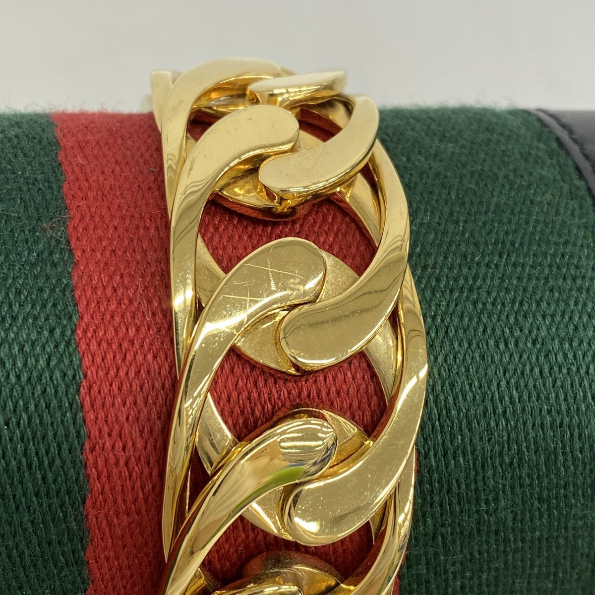 【5he5833】グッチ ショルダーバッグ シルヴィ 421882 レザー ブラック ゴールド金具【中古】レディース