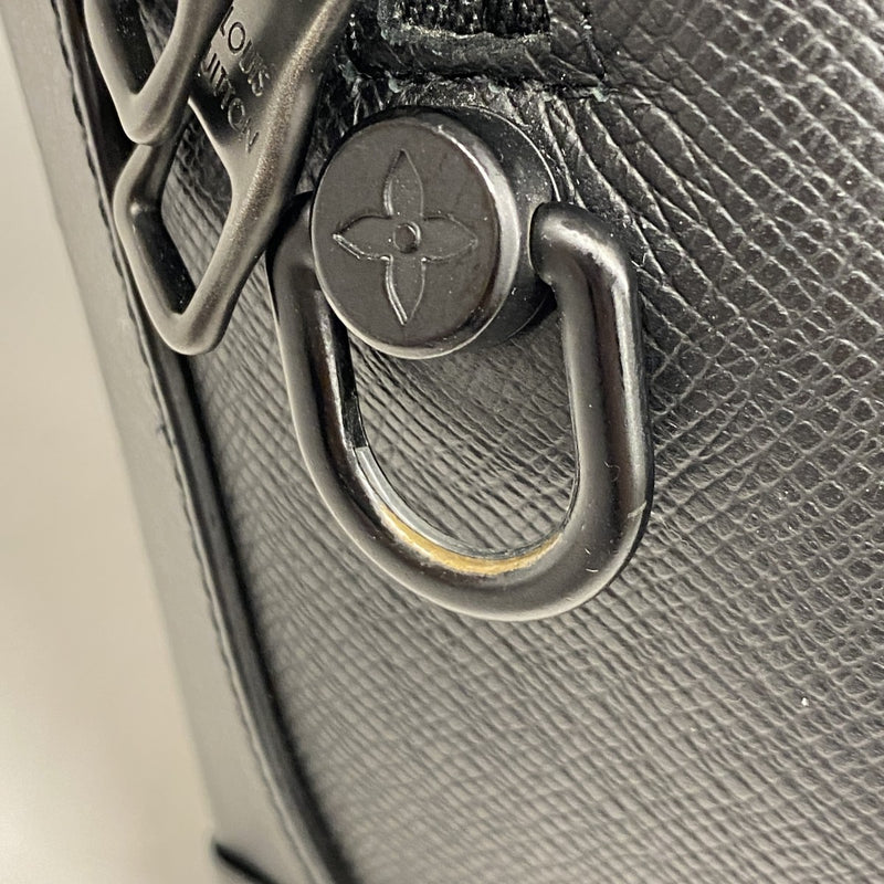 【5ib2363】ルイヴィトン ショルダーバッグ タイガ ソフトトランク M30341 ノワール/レインボー【中古】メンズ