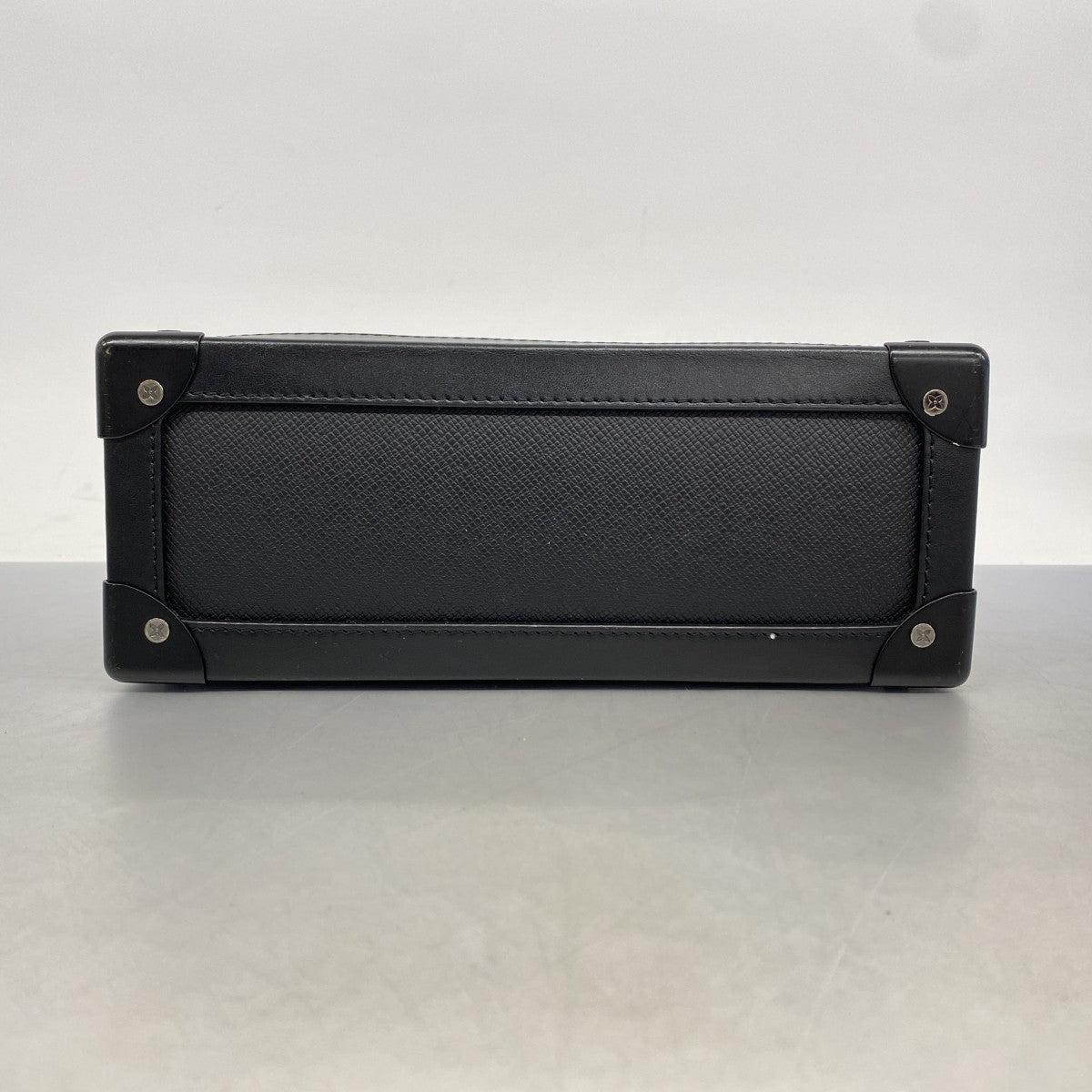 【5ib2363】ルイヴィトン ショルダーバッグ タイガ ソフトトランク M30341 ノワール/レインボー【中古】メンズ
