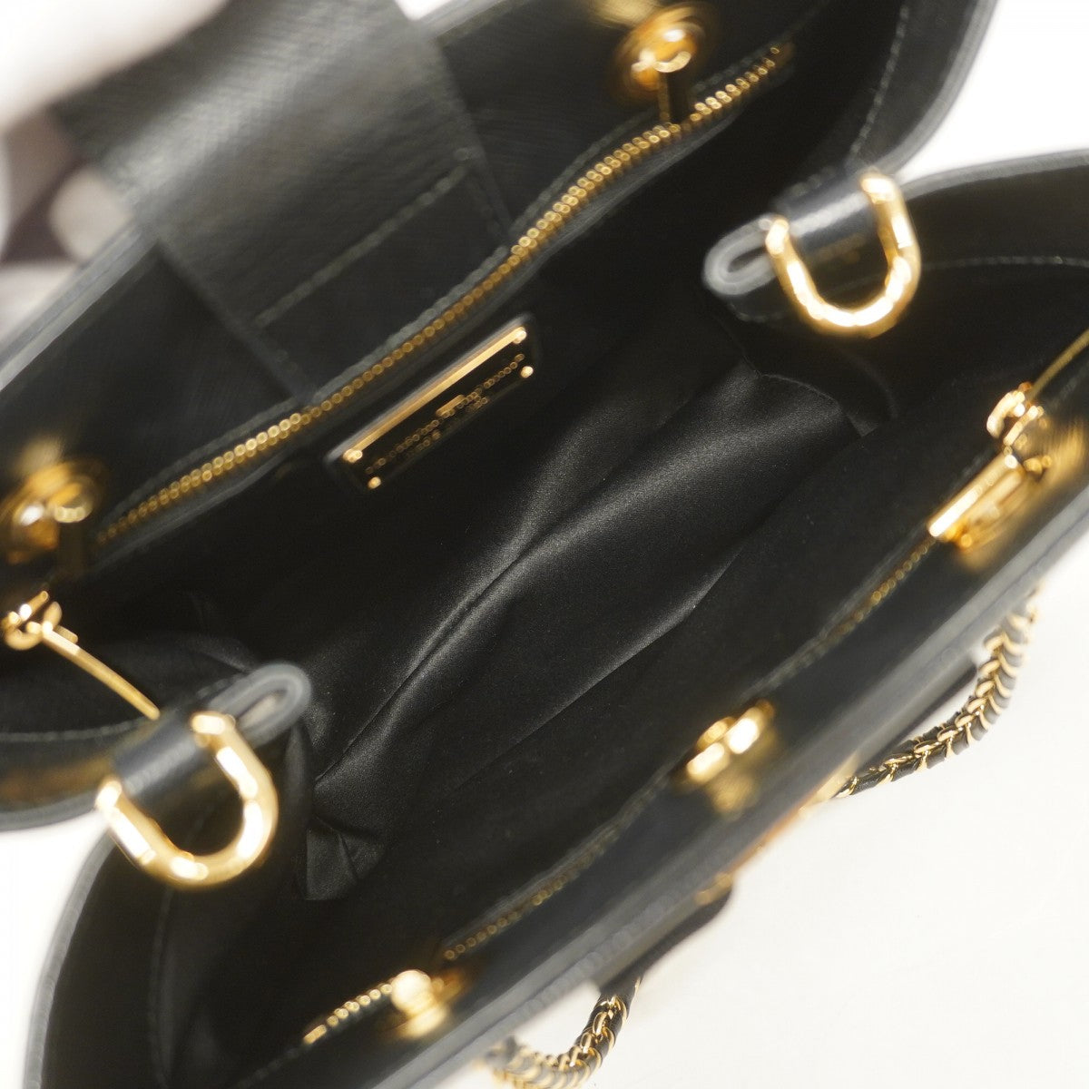 【5ic2712-h】サルヴァトーレフェラガモ ハンドバッグ ヴァラ レザー ブラック ゴールド金具【中古】レディース