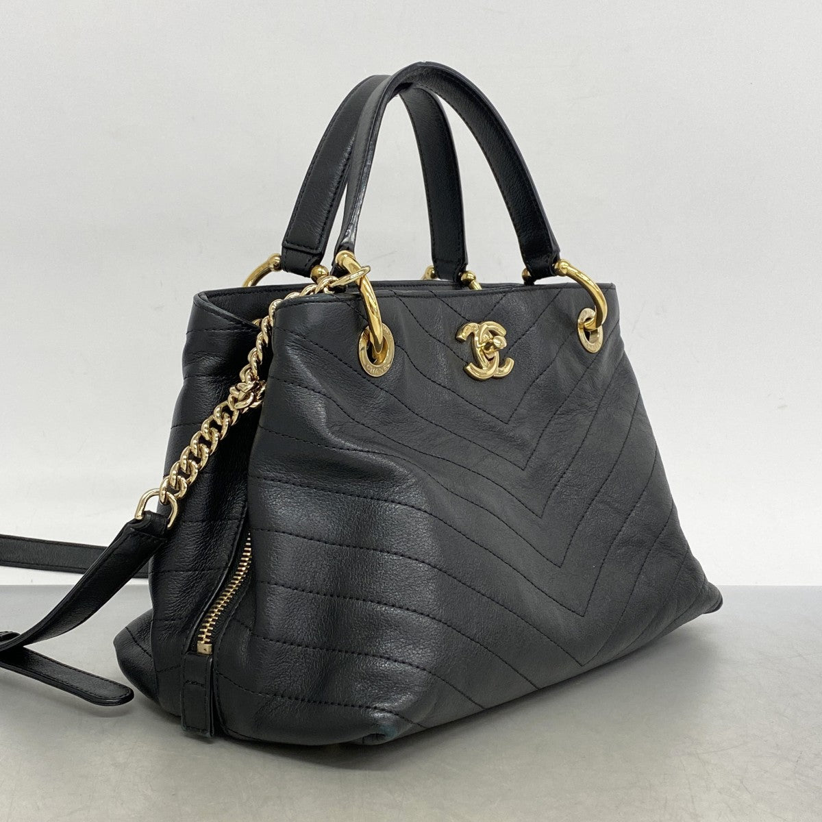 【5ic2812】シャネル ショルダーバッグ Vステッチ チェーンショルダー レザー ブラック ゴールド金具【中古】レディース