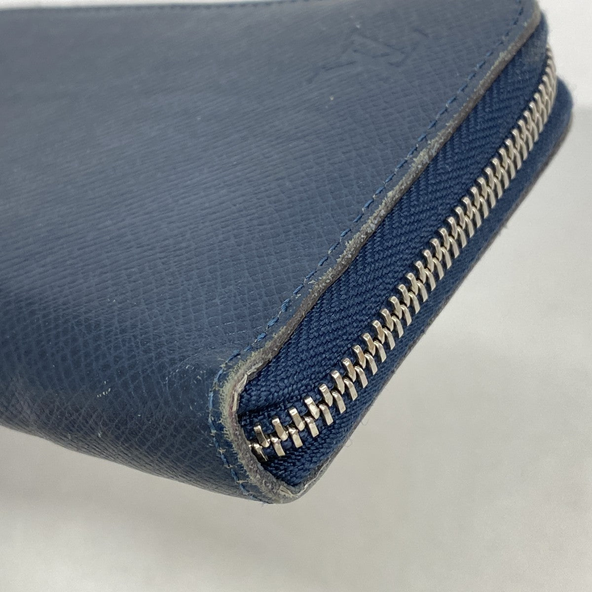 【5ic2819】ルイヴィトン 長財布 タイガ ジッピーウォレットヴェルティカル M30510 ブルーマリーヌ 【中古】メンズ