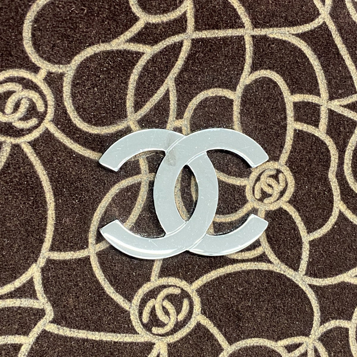 【5ic2837】シャネル ショルダーバッグ カメリア チェーンショルダー スウェード ブラウン シルバー金具【中古】レディース