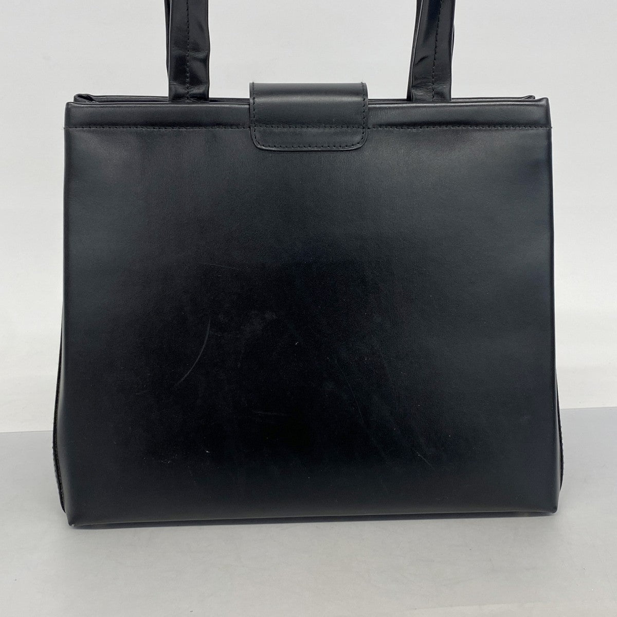 【5ic3075】サルヴァトーレフェラガモ ハンドバッグ ヴァラ レザー ブラック ゴールド金具【中古】レディース