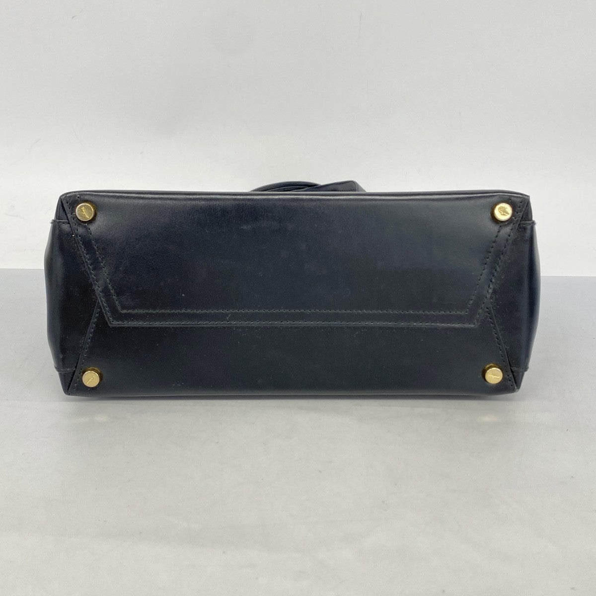 【5ic3075】サルヴァトーレフェラガモ ハンドバッグ ヴァラ レザー ブラック ゴールド金具【中古】レディース