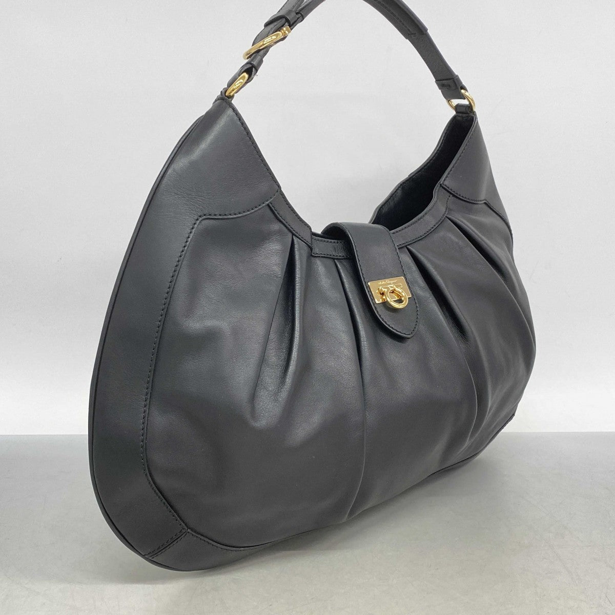 美品 サルヴァトーレフェラガモ ハンドバッグ ガンチーニ レザー レディース 黒 FERRAGAMO Salvatore Ferragamo サルヴァトーレ フェラガモ