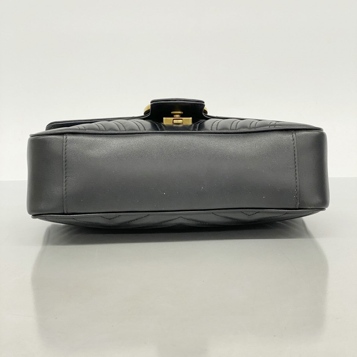 【5id4385】グッチ ショルダーバッグ GGマーモント 443497 レザー ブラック ゴールド金具【中古】レディース