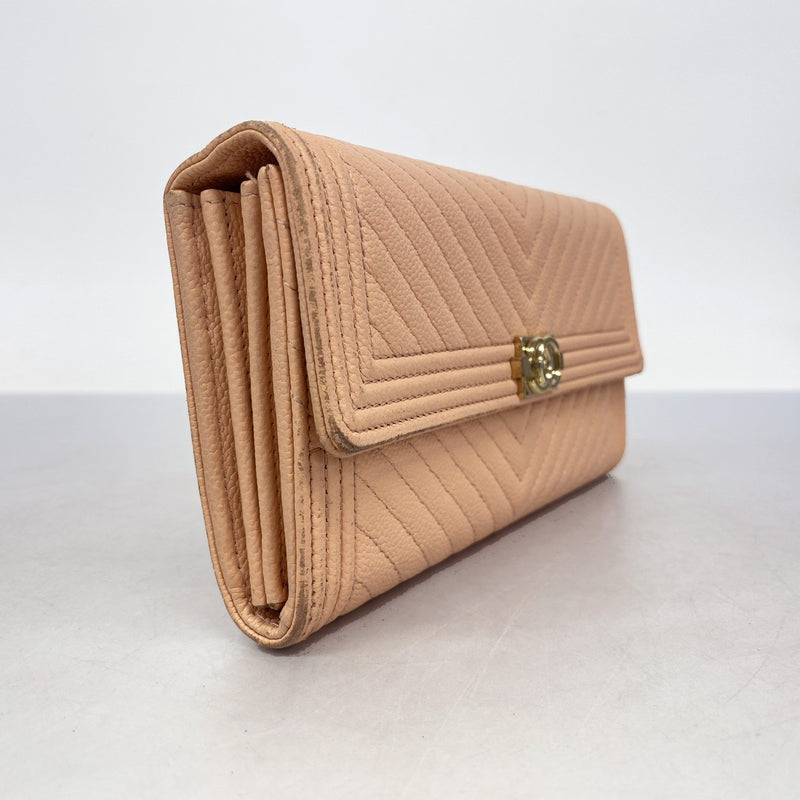 CHANEL　シャネル　Vステッチ　シェブロン　エナメル　グリーン　長財布 CHANEL シェブロン スタッズ Vステッチ 長財布 グリーン系