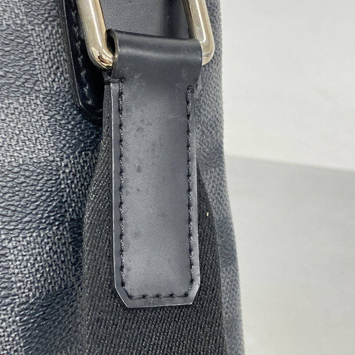 【5ie5942-h】ルイヴィトン ショルダーバッグ ダミエ・グラフィット トマス N58028 ブラック【中古】メンズ