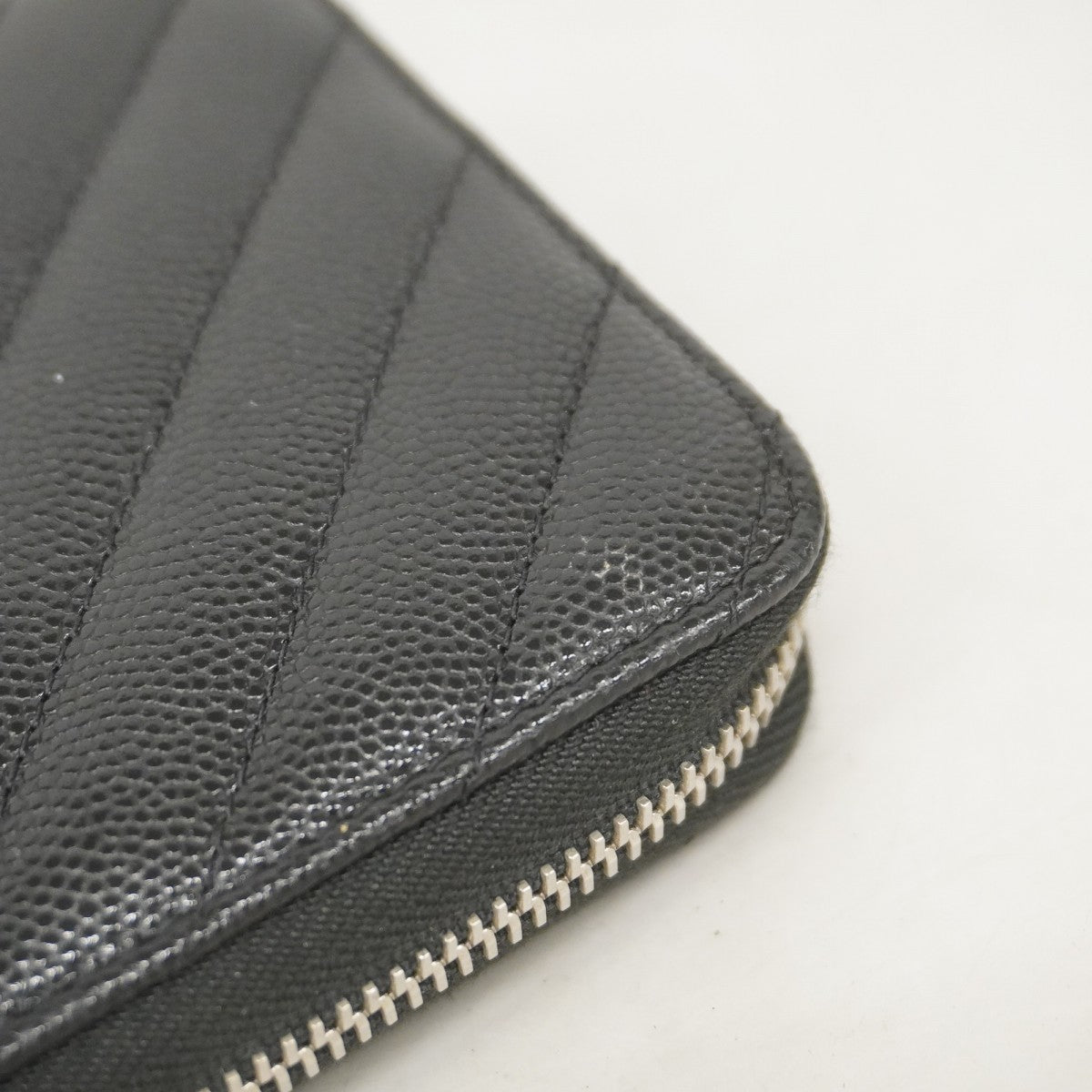 【5ie5971-h】シャネル 長財布 Vステッチ キャビアスキン ブラック シルバー金具【中古】レディース