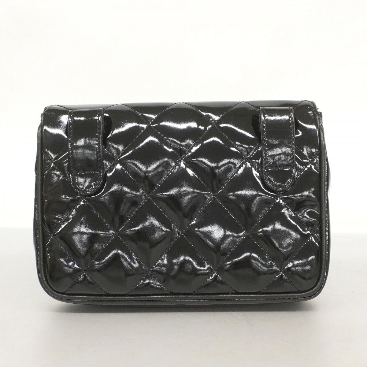 【5ie5972-h】シャネル ポーチ マトラッセ パテントレザー ブラック ゴールド金具【中古】レディース