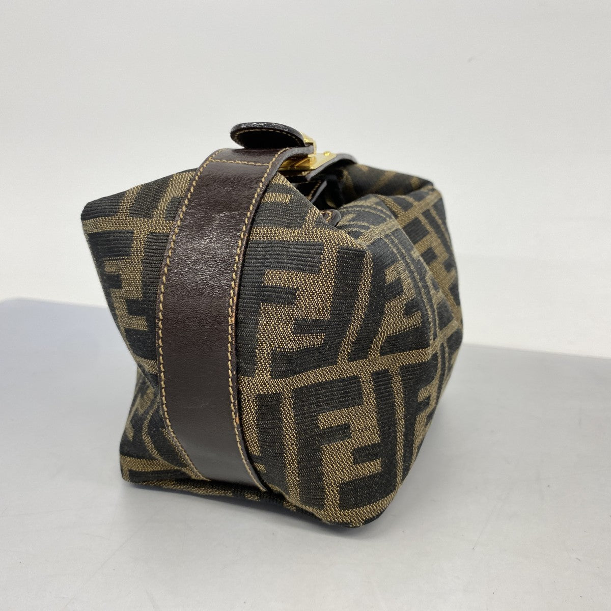 FENDI フェンディ　アクセサリーポーチ ズッカ柄　キャンバス ゴールド金具 FENDI フェンディ アクセサリーポーチ ズッカ柄 キャンバス