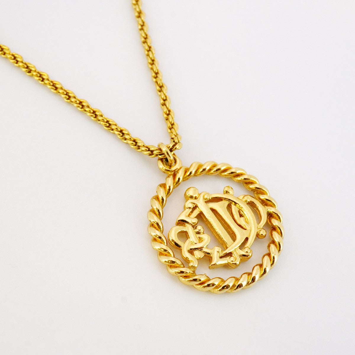 うまる【即購入 ✦大歓迎✦】 ✨ クリスチャンディオール ネックレス 5jib0260】クリスチャンディオール ネックレス エンブレム 丸型
