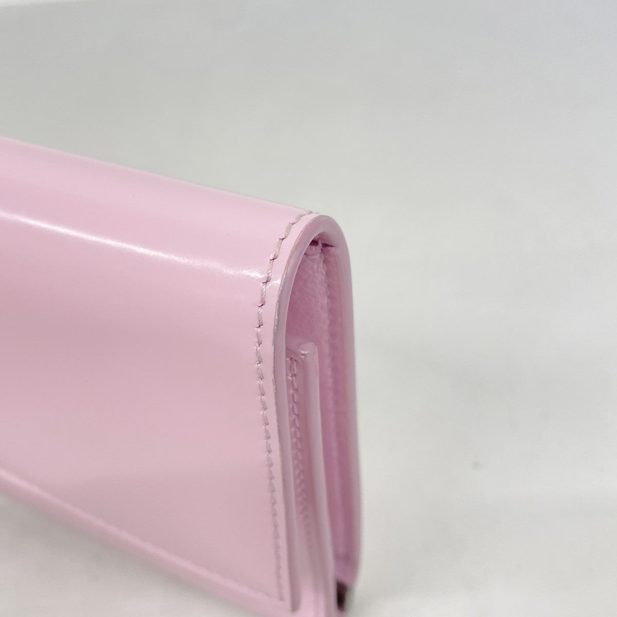 ★SALE【5mb1941-h】サルヴァトーレフェラガモ 三つ折り長財布 ガンチーニ エナメル ピンク【中古】レディース