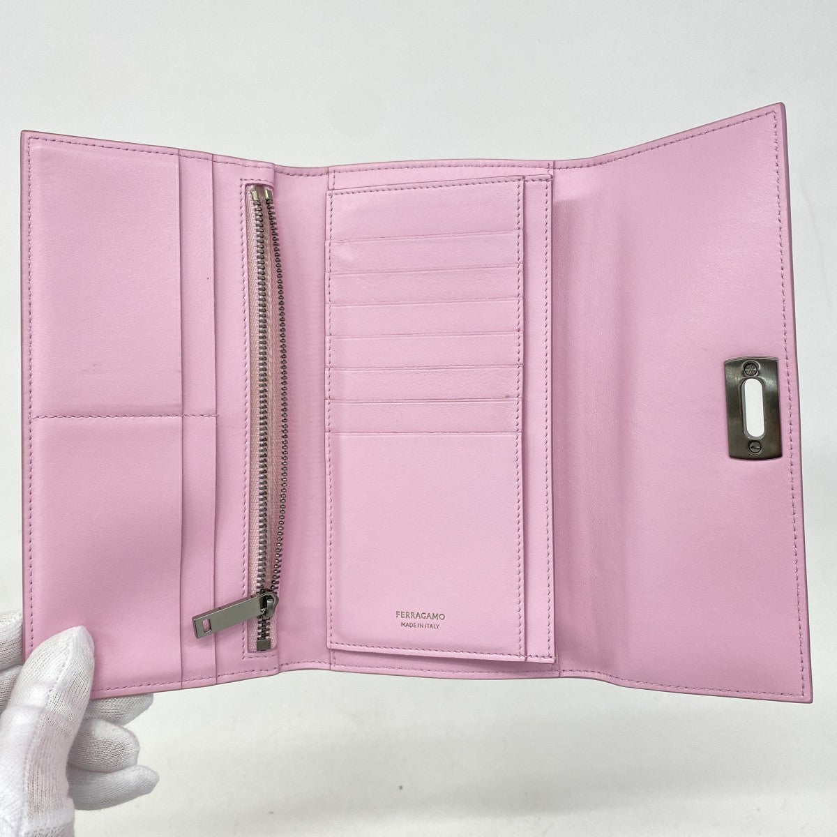 ★SALE【5mb1941-h】サルヴァトーレフェラガモ 三つ折り長財布 ガンチーニ エナメル ピンク【中古】レディース