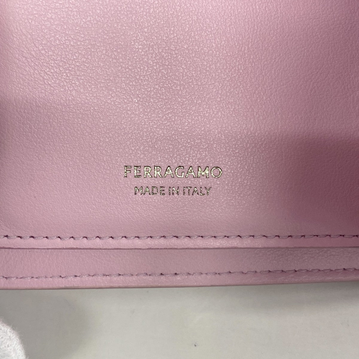 ★SALE【5mb1941-h】サルヴァトーレフェラガモ 三つ折り長財布 ガンチーニ エナメル ピンク【中古】レディース