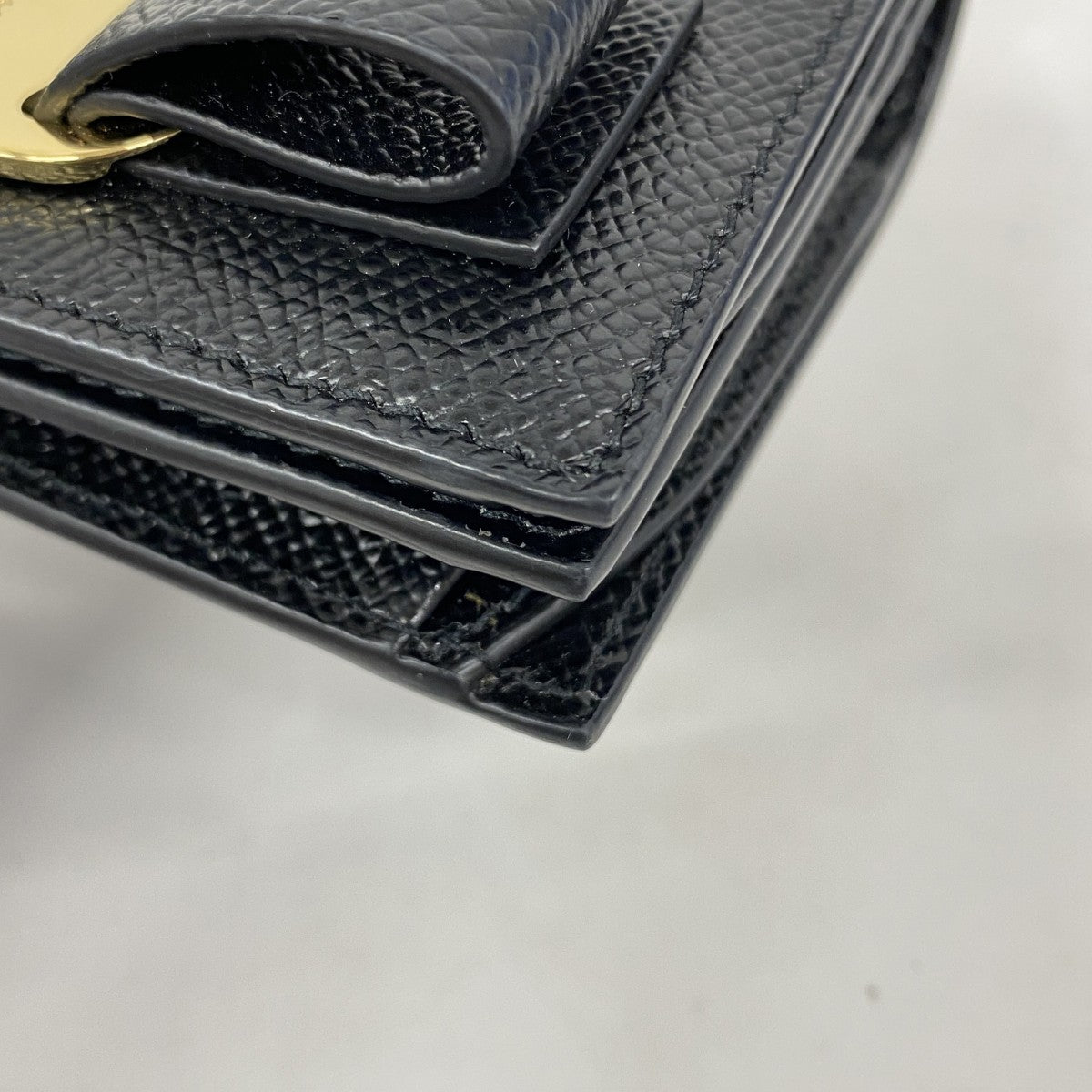 【5mb2081-h】サルヴァトーレフェラガモ 財布 ヴァラ レザー ブラック ゴールド金具【中古】レディース