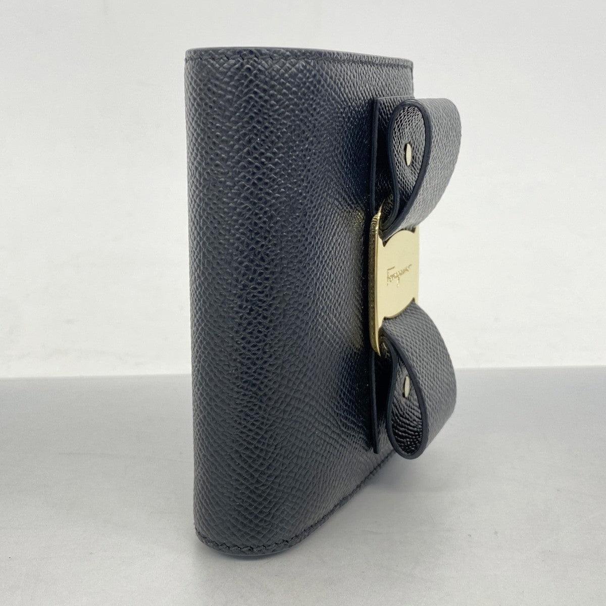 【5mb2081-h】サルヴァトーレフェラガモ 財布 ヴァラ レザー ブラック ゴールド金具【中古】レディース