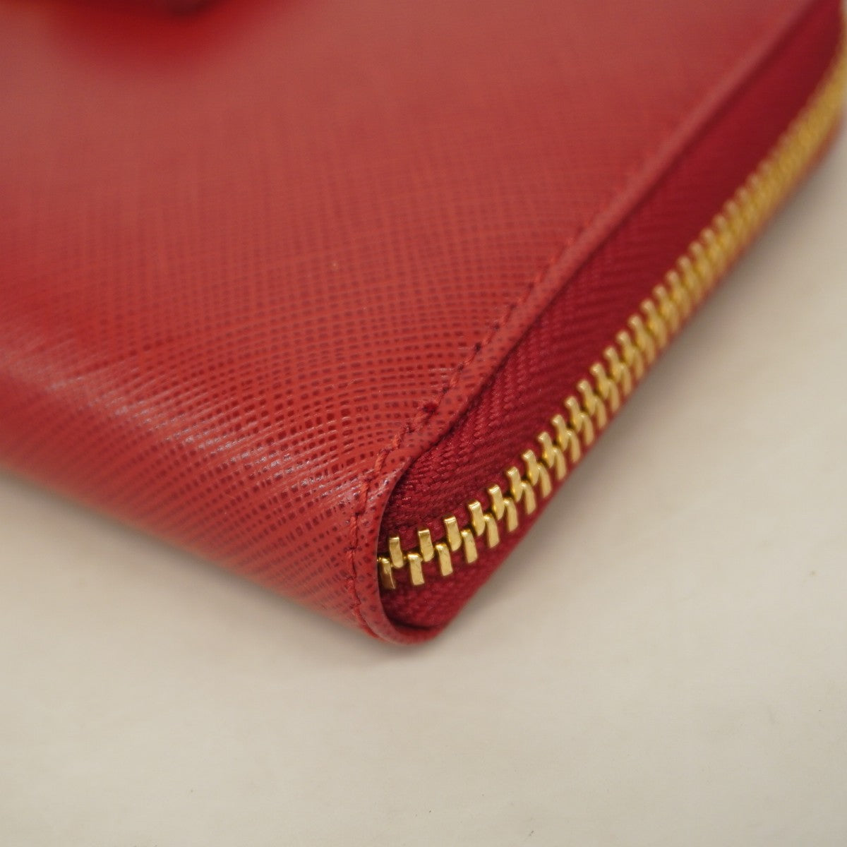 ★SALE【5mc2640】サルヴァトーレフェラガモ 長財布 ヴァラ レザー レッド ゴールド金具【中古】レディース