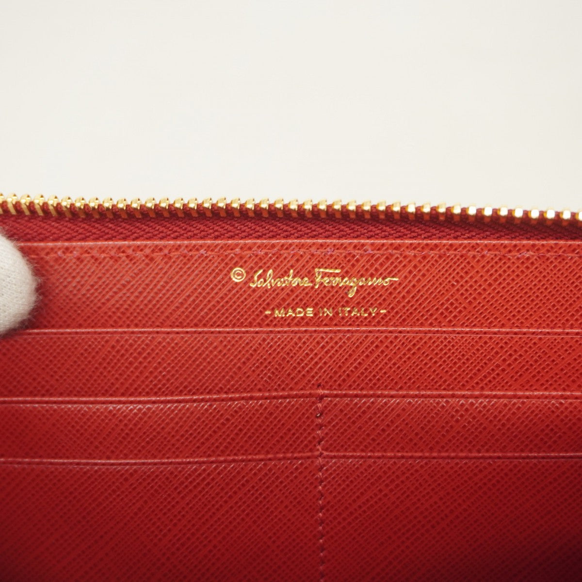 ★SALE【5mc2640】サルヴァトーレフェラガモ 長財布 ヴァラ レザー レッド ゴールド金具【中古】レディース