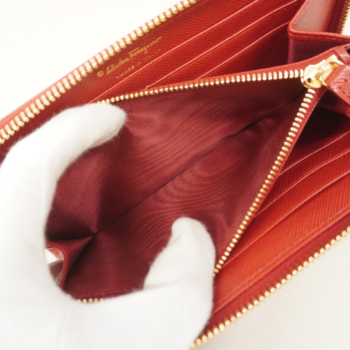 ★SALE【5mc2640】サルヴァトーレフェラガモ 長財布 ヴァラ レザー レッド ゴールド金具【中古】レディース