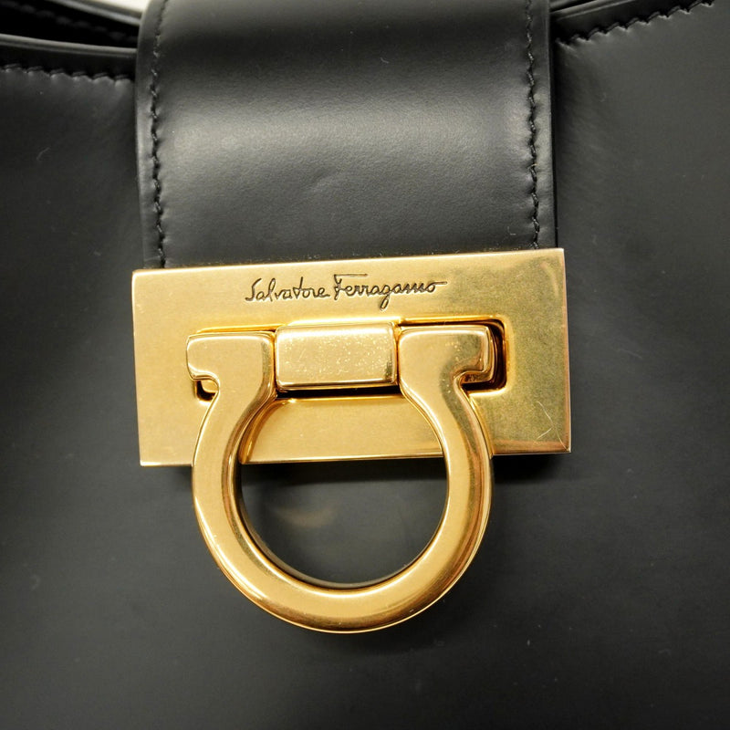 5mc3407】サルヴァトーレフェラガモ ショルダーバッグ