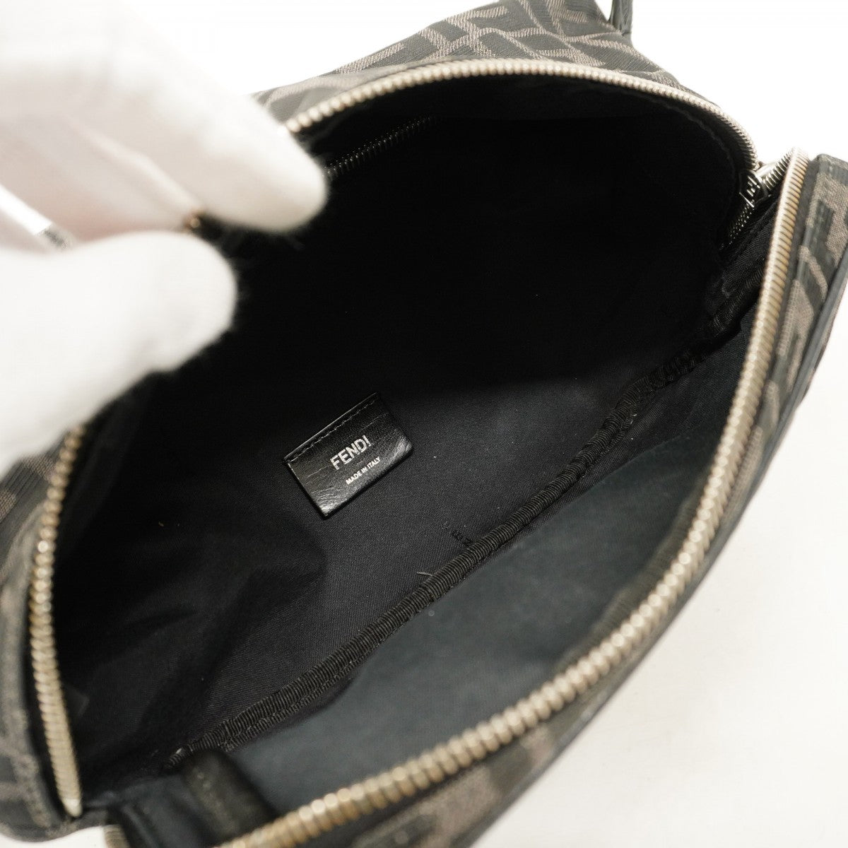 【5md5324】フェンディ ボディバッグ ズッカ ナイロンキャンバス ブラック シルバー金具【中古】レディース