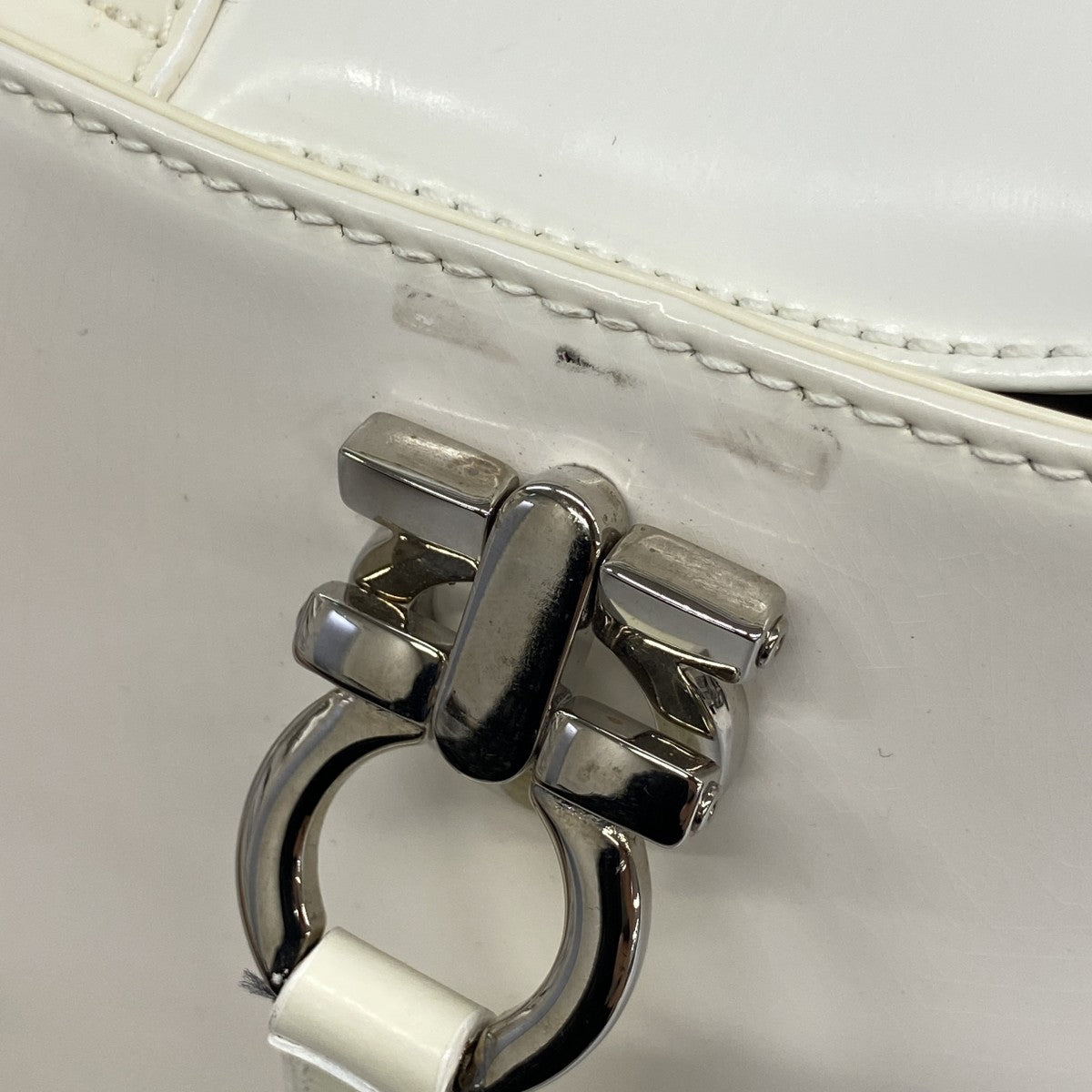 【5me5710】サルヴァトーレフェラガモ ハンドバッグ ガンチーニ レザー ホワイト シルバー金具 2wayバッグ【中古】レディース