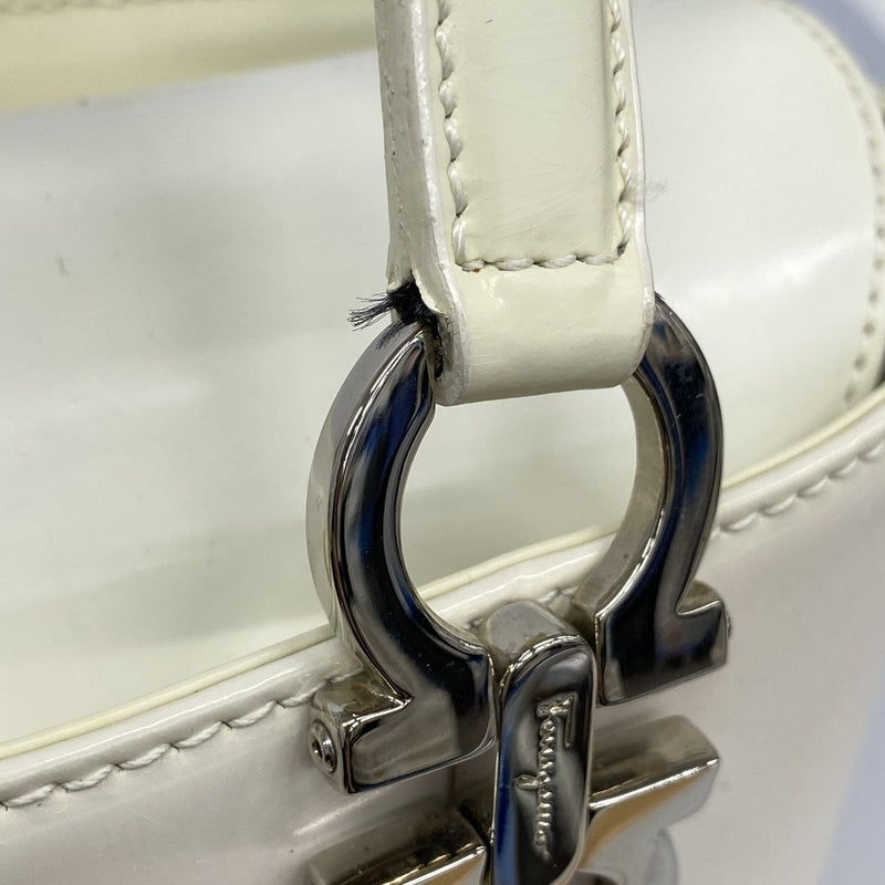 【5me5710】サルヴァトーレフェラガモ ハンドバッグ ガンチーニ レザー ホワイト シルバー金具 2wayバッグ【中古】レディース