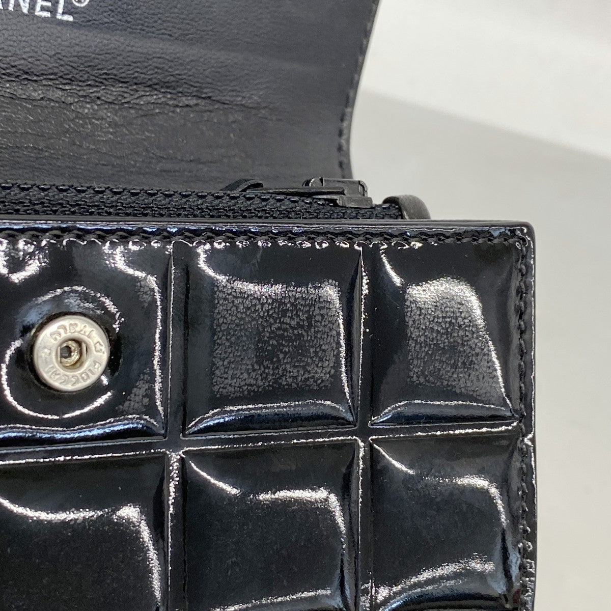 5od3900-h】シャネル カードケース チョコバー パテントレザー