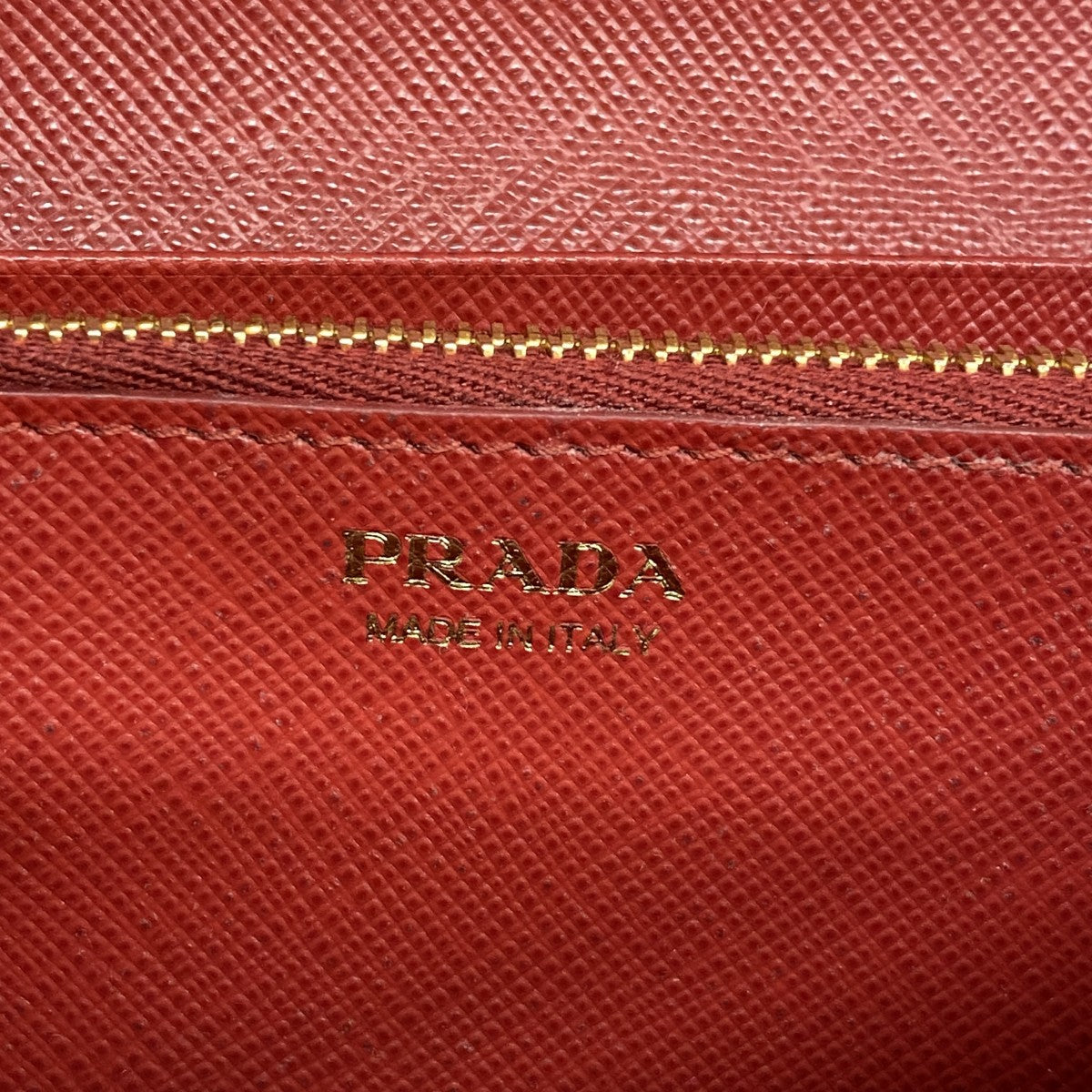 5od4628】プラダ 長財布 サフィアーノ レザー レッド ゴールド金具