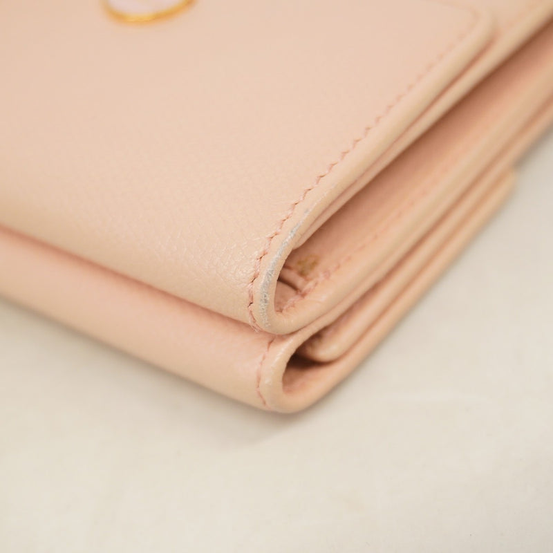 5od4706】シャネル 三つ折り財布 ココボタン レザー ピンクベージュ