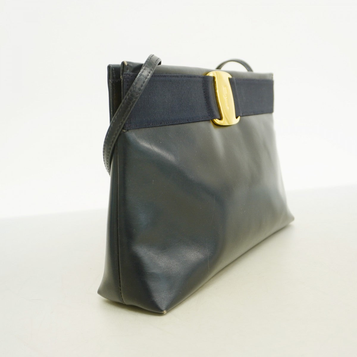 5oe5925】サルヴァトーレフェラガモ ショルダーバッグ ヴァラ レザー