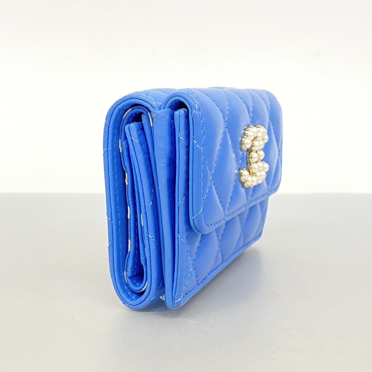 5pa0207-h】シャネル 三つ折り財布 マトラッセ ラムスキン ブルー