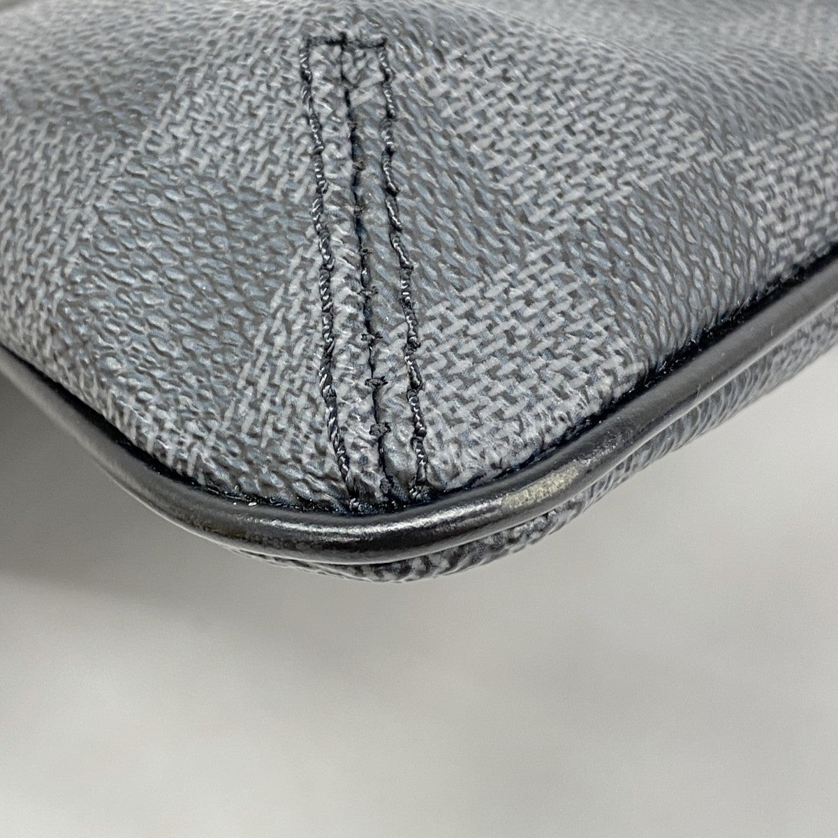 【5pa0870】ルイヴィトン ショルダーバッグ ダミエ・グラフィット トマス N58028 ブラック【中古】メンズ