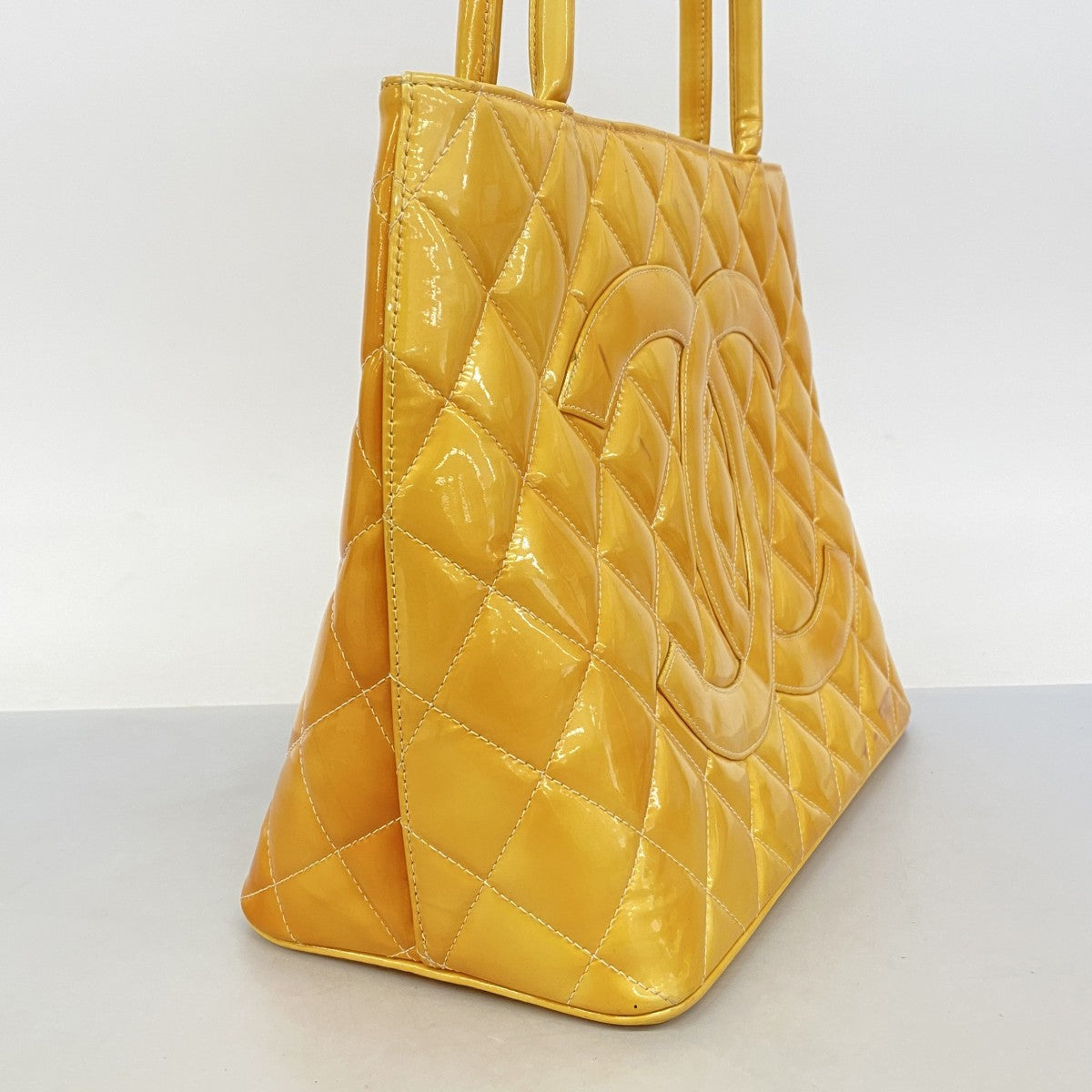【5pa0915】シャネル トートバッグ 復刻トート パテントレザー イエロー シルバー金具【中古】レディース