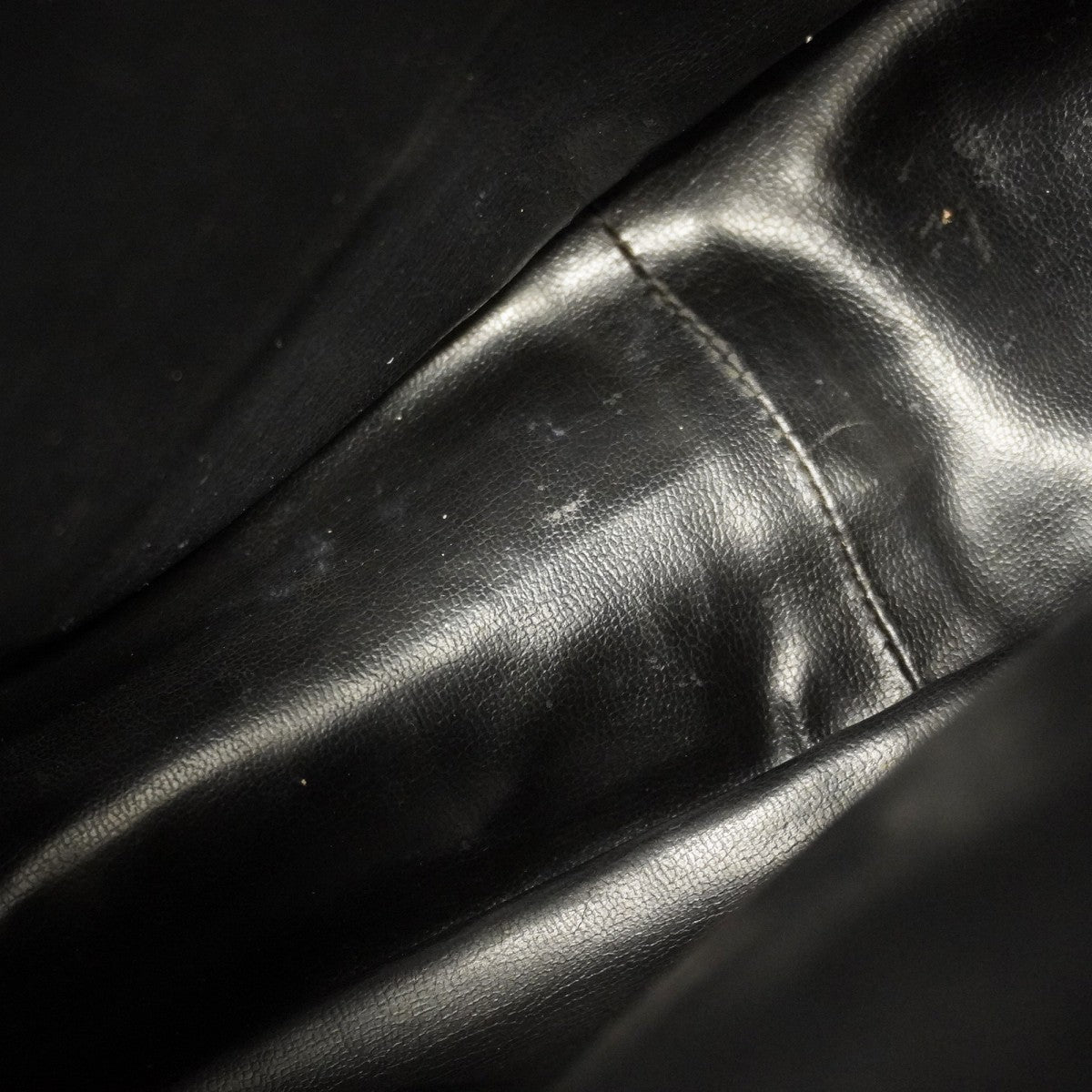 【5pa0953-h】シャネル リュック・デイパック キャビアスキン ブラック ゴールド金具【中古】レディース