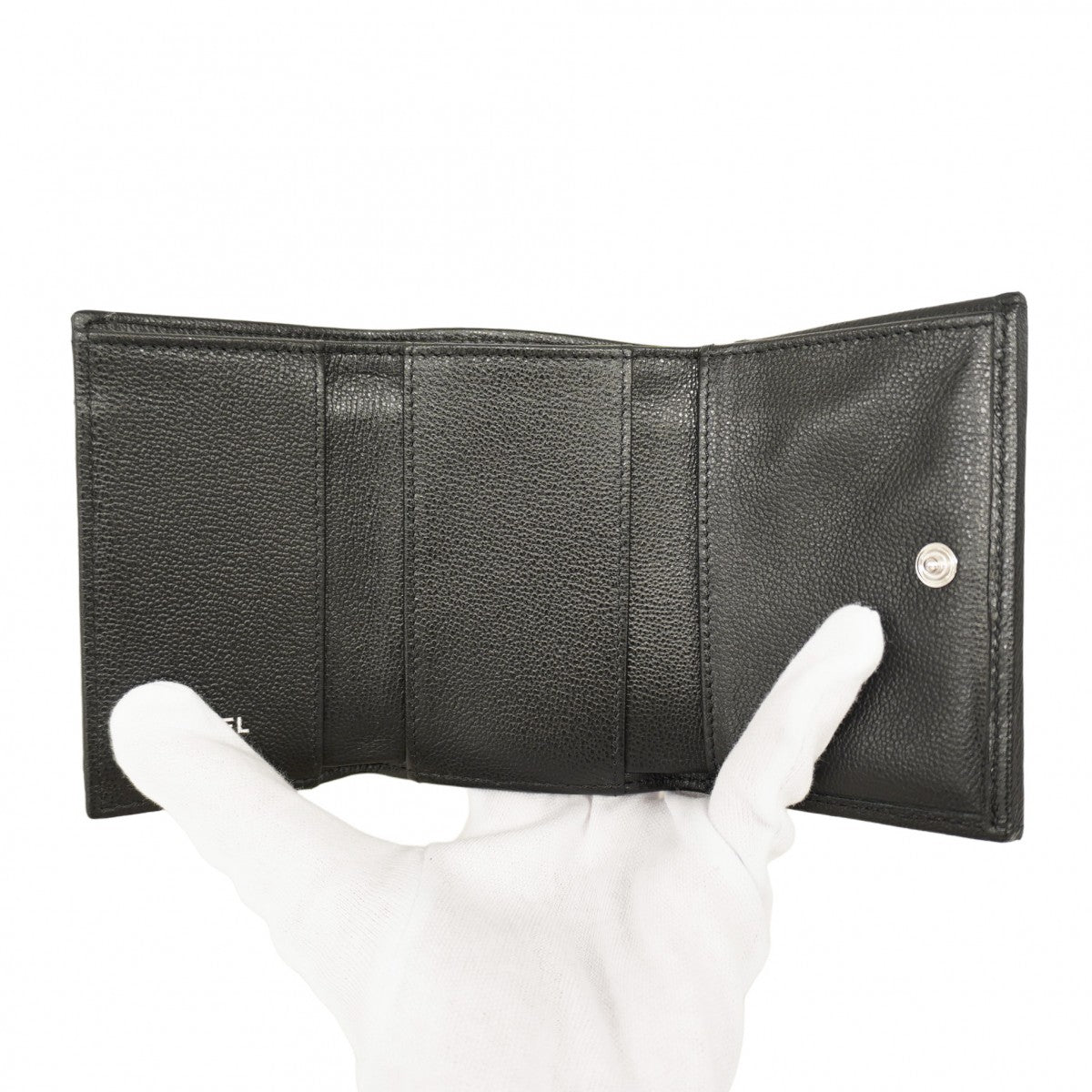【5pa0955-h】シャネル 三つ折り財布 マトラッセ キャビアスキン ブラック シルバー金具【中古】レディース