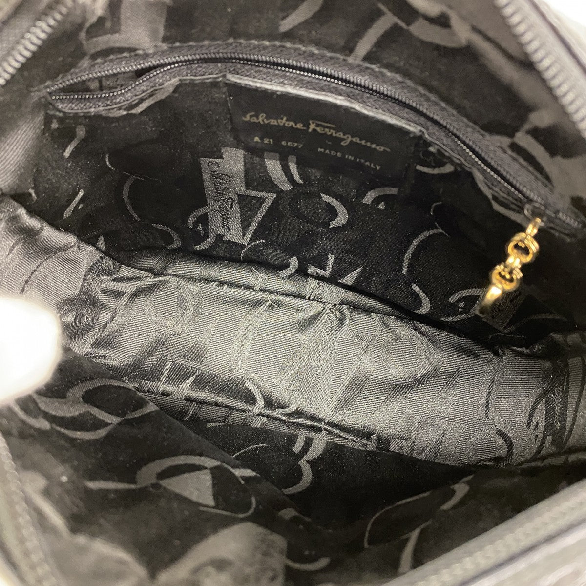 5pa1291】サルヴァトーレフェラガモ ショルダーバッグ ヴァラ レザー