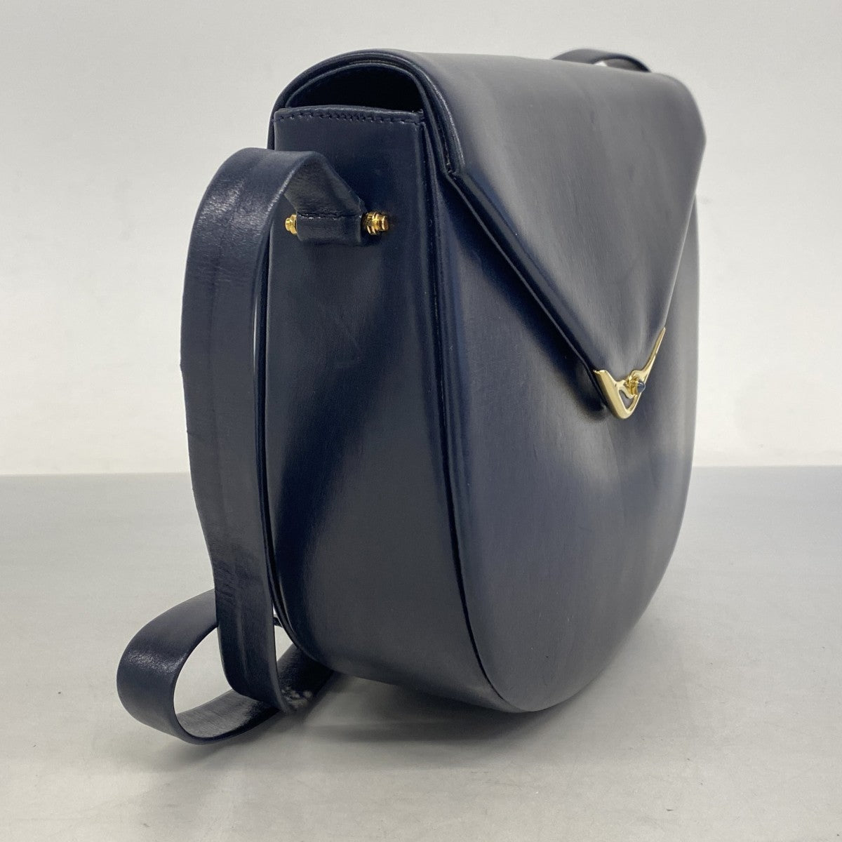 5pb2231】カルティエ ショルダーバッグ サファイア レザー ネイビー