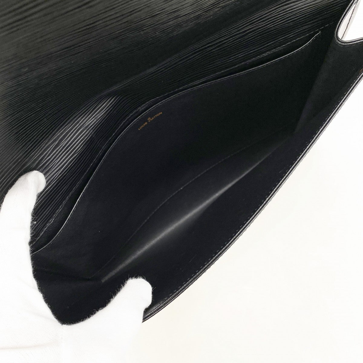 5pd4962-k】ルイヴィトン クラッチバッグ エピ イエナ M52722 ノワール