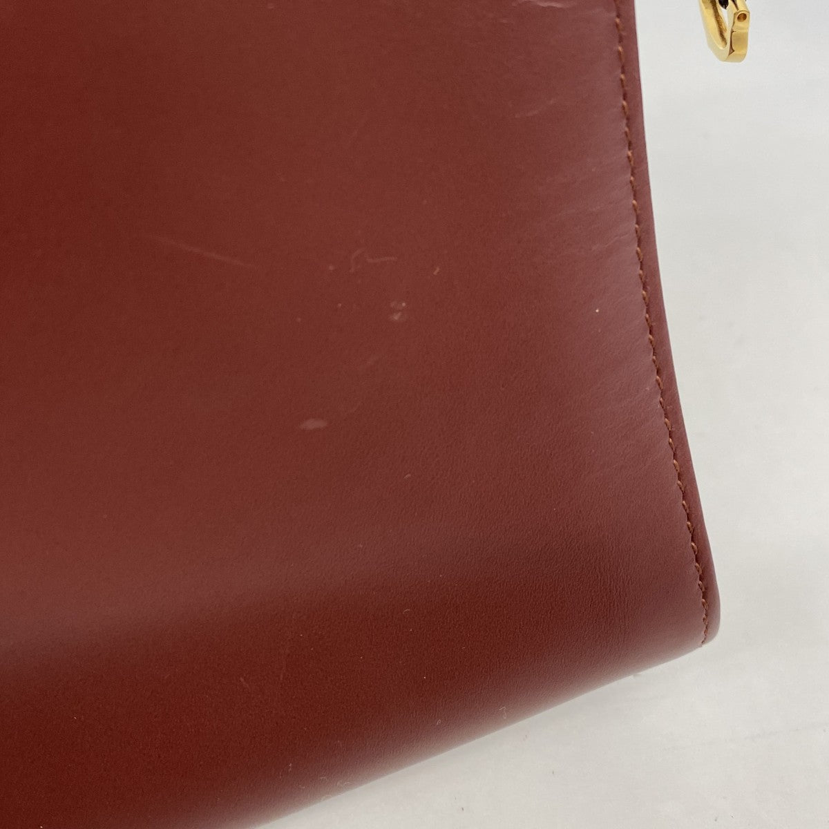 【極美品】カルティエ　ハンドバッグ　レザー　ボルドー　ゴールド金具　自立 5pd5365】カルティエ クラッチバッグ マスト レザー ボルドー ゴールド