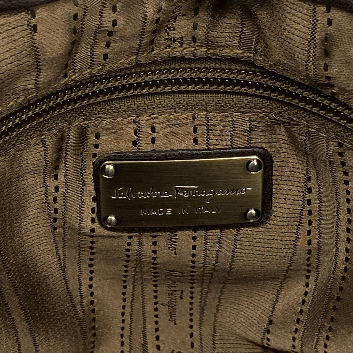 5pd5474】サルヴァトーレフェラガモ ショルダーバッグ ガンチーニ