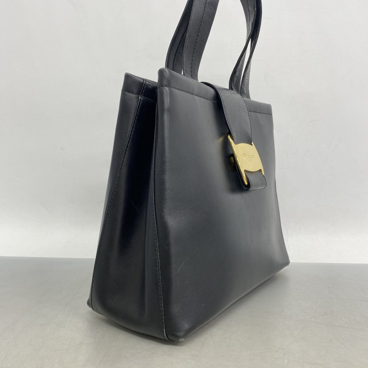 5pd6260】サルヴァトーレフェラガモ ハンドバッグ ヴァラ レザー